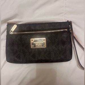 Michael Kors Wristlet. Brown and gold.